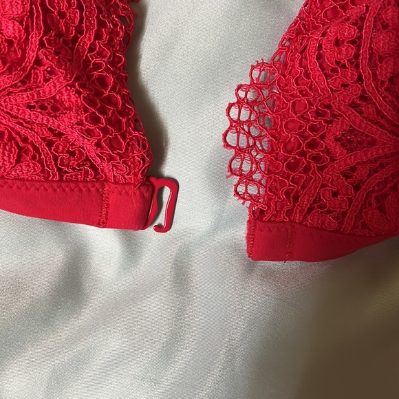Victoria’s Secret Lace Bralette - Picture 4 of 4